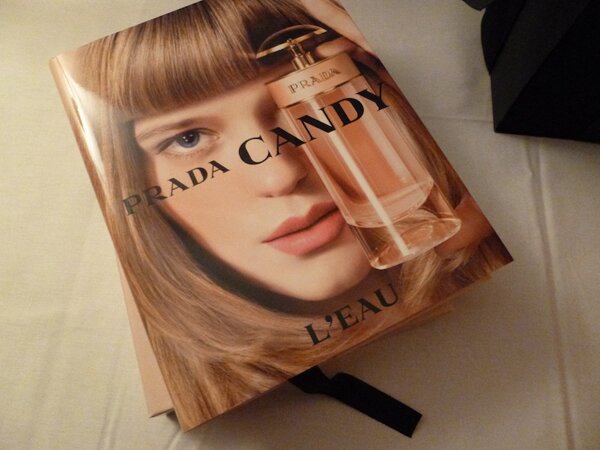 prada_candy_l_eau_book